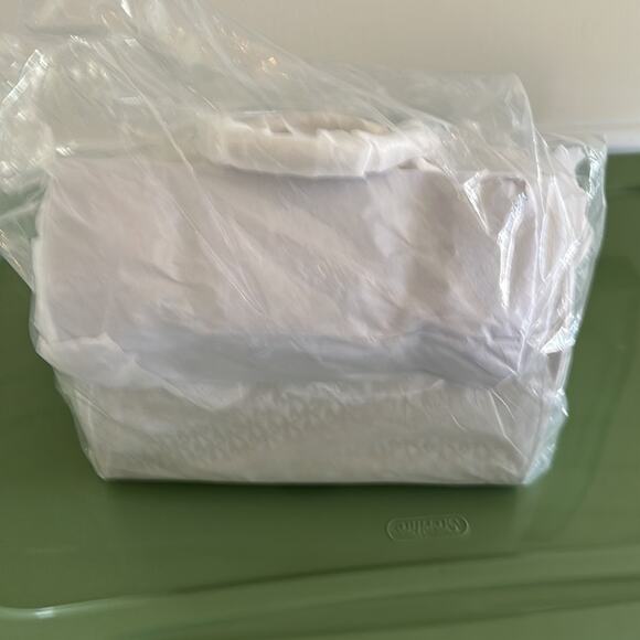 Michael Kor Medium Duffle Satchel, Light Cream bag NWT - Picture 2 of 2